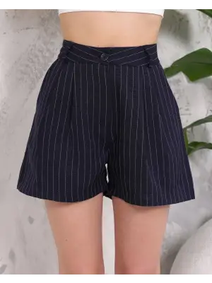 Omarı Şık Siyah Çizgili Düğmeli Şort