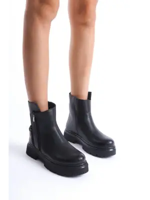 Omarı Siyah Cilt Fermuar Aksesuarlı Bot