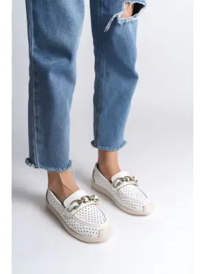 Omarı Rahat Tabaan Kalp Desenli Beyaz Babet Ayakkabı