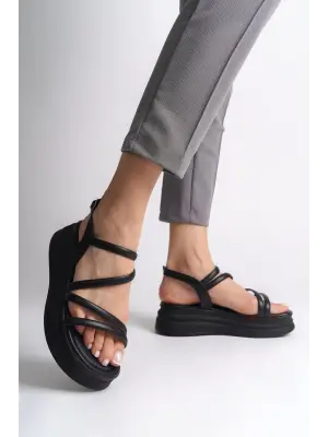 Omarı Şık Detaylı Tokalı Tabanlı Bayan Sandalet Siyah