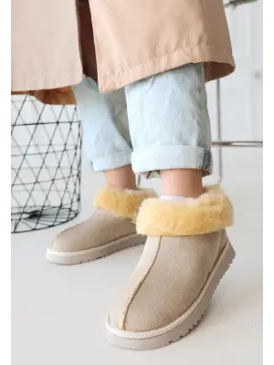 Omarı Yumuşak Ve Şık Bej Süet Bot