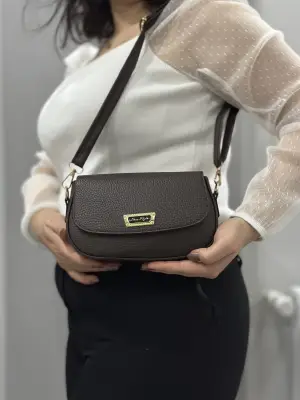 Omarı Doğal Kahve Tonlarıyla Zenginleşen Cilt Dostu Çanta