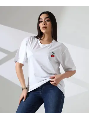 Omarı Zarif ve Şık Yaka Detaylı Tişört