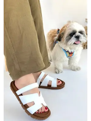 Omarı Yumuşak Tabanlı Beyaz Terlik