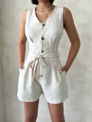 Omarı Rahat ve Şık Şortlu Tulum