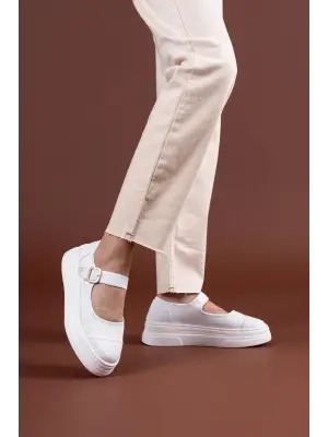 Omarı Hafif ve Şık Beyaz Keten Spor Ayakkabı