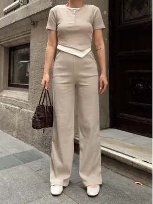 Omarı Modern Bej Düğme Yakalı Alt Üst Takım