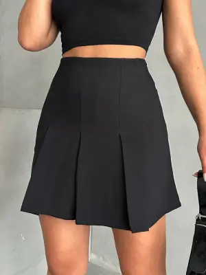 Omarı Şık ve Havalı Pileli Etek Modeli