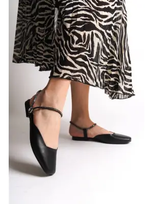 Omarı Rahat Tabanlı Siyah Taş Detaylı Babet Ayakkabı