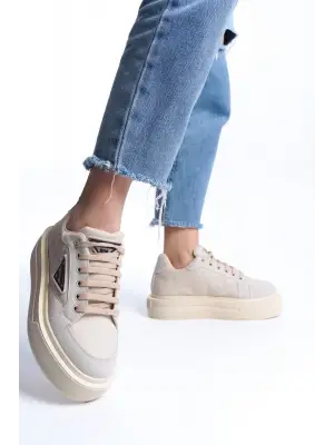 Omarı Yumuşak Tabanlı Rahat Bayan Spor Ayakkabısı - Tabaan Desenli Krem