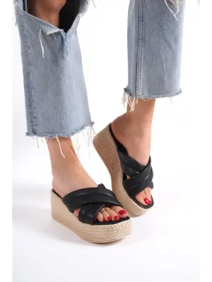 Omarı Rahat Tabanlı Örgü Detaylı Bayan Terlik Siyah