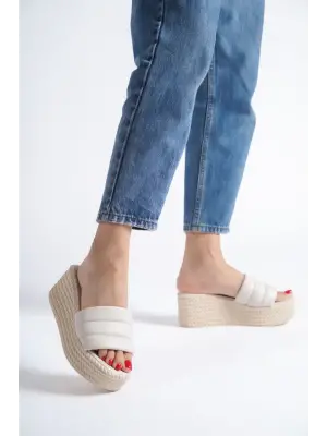 Omarı Rahat Dolgu Topuklu Tabaan Örgülü Bayan Terlik - Krem