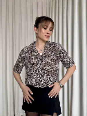 Omarı Leopar Desenli Etkileyici Crop Gömlek