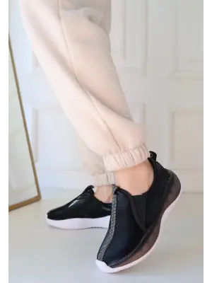 Omarı Hafif ve Şık Siyah Spor Ayakkabı