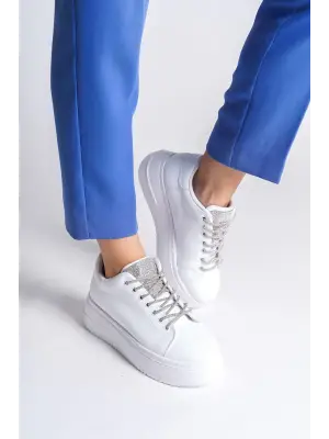 Omarı Taşlı Beyaz Bayan Spor Ayakkabı - Rahat ve Stil Sahibi