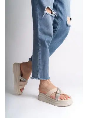 Omarı Rahat ve Şık Tabanlı Çapraz Şeritli Düz Topuklu Bayan Terlik