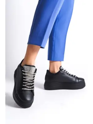 Omarı Taşlı Tabanlı Kadın Spor Ayakkabı Şıklığı - Siyah