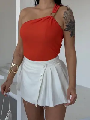 Omarı Altın Metal Detaylı Tek Omuzlu Bluz