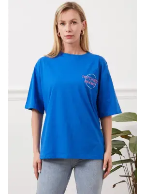 Omarı Rahat Kesim Çiçek Desenli Baskılı Tişört