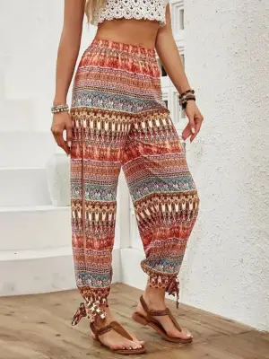 Omarı Yırtmaç Detaylı Desenli Bürümcük Pantolon