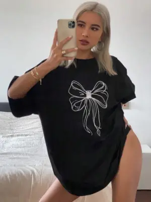 Omarı Modern Desenli Siyah Oversize T-shirt