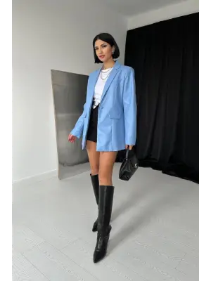 Omarı Şıklığıyla Öne Çıkan Mavi Deri Ceket