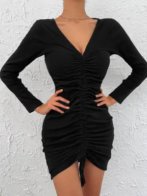 Omarı Şık ve Şık Kadın Elbisesi