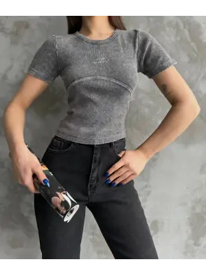 Modaya uygun Nakış İşlemeli Bluz