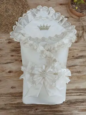 Omarı Harika Kelebek Nakışlı Yenidoğan Bebek Battaniyesi