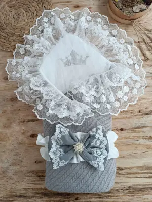 Omarı İncili Güpür Detaylı Çift Fiyonk Bebek Battaniyesi Gri