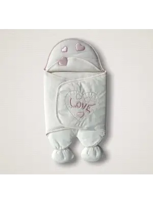 Omarı Lüks 3 Kalp Nakışlı Yenidoğan Kız Bebek Ayaklı Kundak Battaniyesi