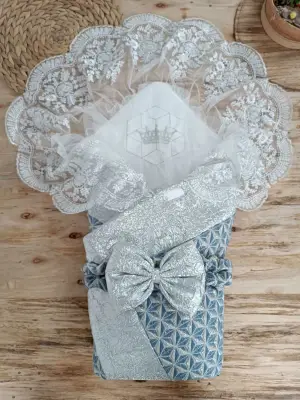 Omarı Piramit Desenli Güpür İşlemeli Bebek Battaniyesi Kundak