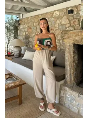 Omarı Rahatlık ve Şıklığı Bir Arada Sunan Keten Tulum