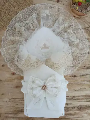 Omarı Şık Nakışlı Fiyonklu Yenidoğan Bebek Battaniyesi