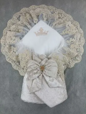 Omarı Taç Nakışlı İncili Yenidoğan Bebek Battaniyesi