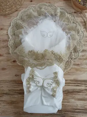 Omarı Yenidoğan Melek Kanatlı Gold Dantel Kundak Battaniyesi Ekru