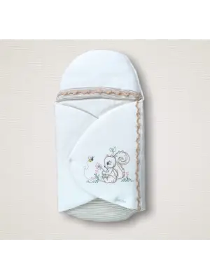 Omarı Yenidoğan Minik Sincap Nakışlı Ekru Battaniye