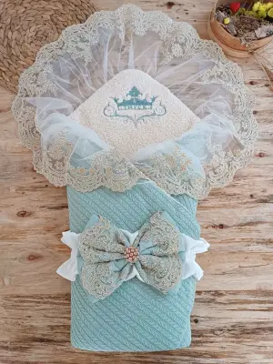 Omarı Yenidoğan Taç Nakışlı Fiyonklu Bebek Battaniyesi Su Yeşili