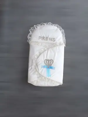 Omarı Yenidoğan Taç Nakışlı Kundak Battaniyesi Özgün Stiliyle Etkileyici Bir Seçenek