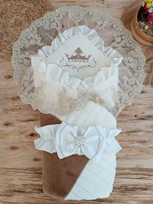 Omarı Yenidoğan Wool Yün Taç Nakışlı Battaniye