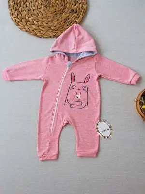 Omarı Yumuşak Kapşonlu Tavşan Nakışlı Bebek Tulumu Pembe