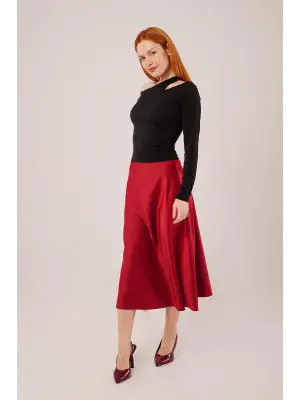 Omuz Dekolte Detaylı Siyah Bluz