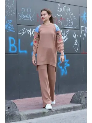 Omarı Vintage tarz omuz detaylı ikili triko takım vizon