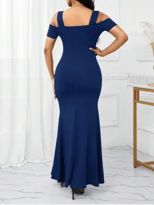 Omarı Omuzdan Açık Askılı Yırtmaç Detaylı Uzun Elbise