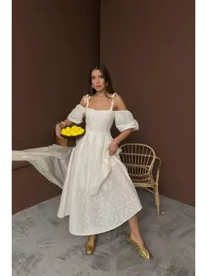 Omarı Balon Kollu Bej Brode Elbise