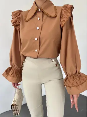 Omuzu Fırfırlı Fistolu Kolu Lastikli Düğmeli Gömlek -Vizon