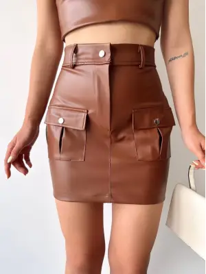 Önden iki cepli deri etek kahve h240040