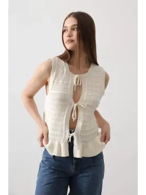 Şık Ekru Önü Bağlamalı Yelek