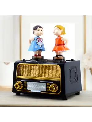 Öpüşen Çift Müzik Kutusu