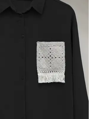 Omarı Siyah Ayrobin Gömlek - Örgü Cep Detayı ve Düğme Detayıyla